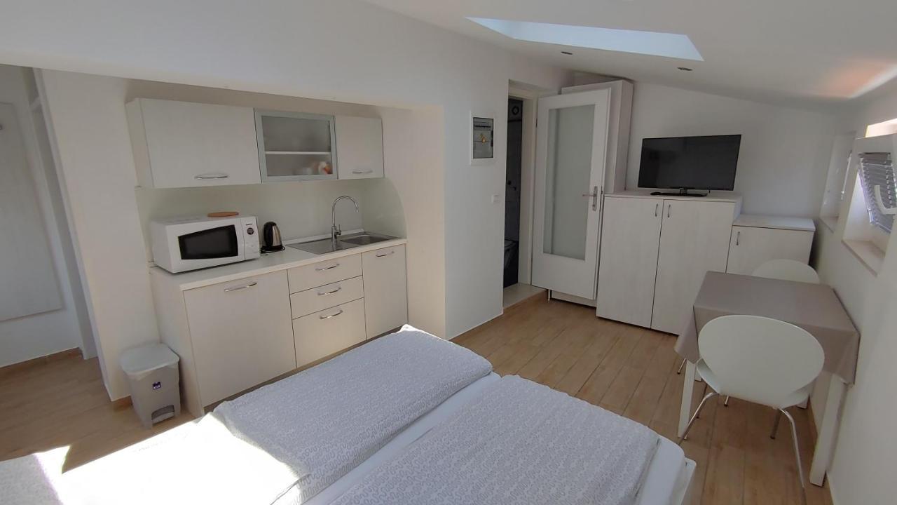 B&B Isola Izola Bagian luar foto